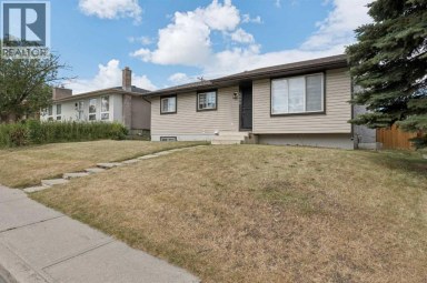 4666 marbank Drive Calgary Alberta photo 3