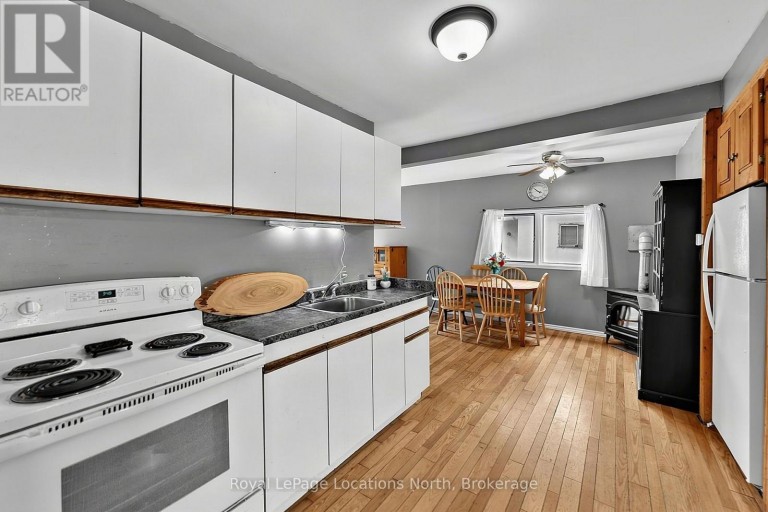 9031 BEACHWOOD ROAD, Wasaga Beach, Ontario, L9Z2X9