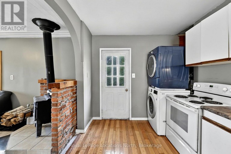 9031 BEACHWOOD ROAD, Wasaga Beach, Ontario, L9Z2X9