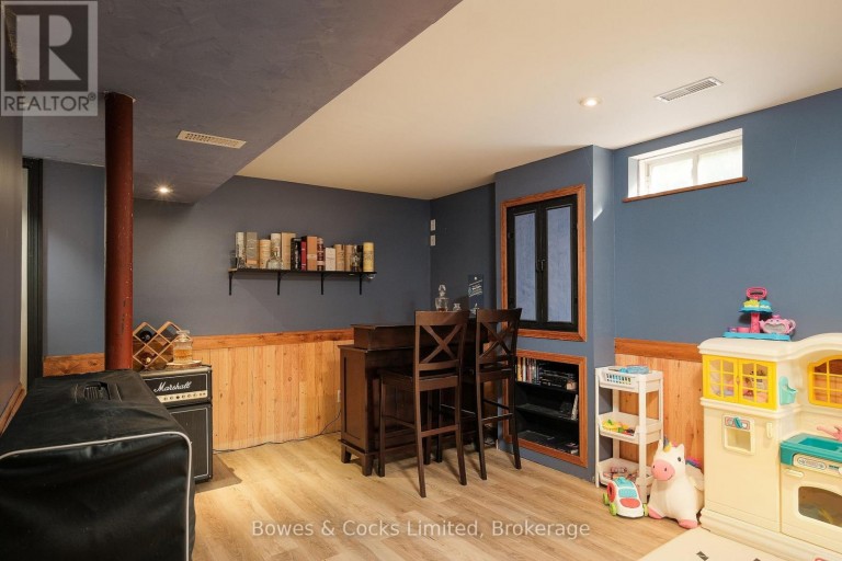 407 SPILLSBURY DRIVE, Peterborough (Monaghan Ward 2), Ontario, K9K2N6