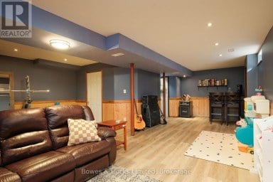 407 SPILLSBURY DRIVE Peterborough (Monaghan Ward 2) Ontario photo 25