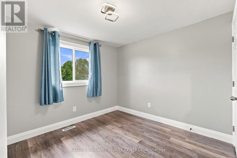 36 CHAUCER CRESCENT, Barrie (Letitia Heights), Ontario, L4N4T7