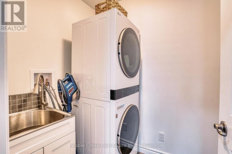 252 LAKE BREEZE DRIVE, Ashfield-Colborne-Wawanosh (Colborne), Ontario, N7A0B9