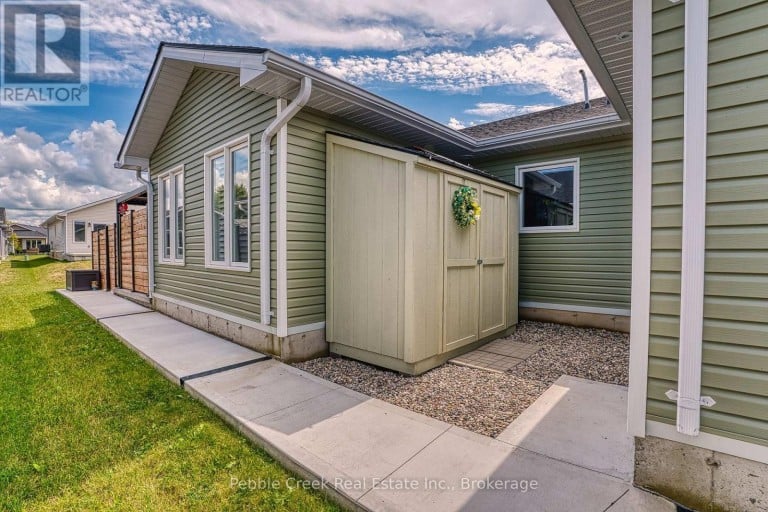 252 LAKE BREEZE DRIVE, Ashfield-Colborne-Wawanosh (Colborne), Ontario, N7A0B9