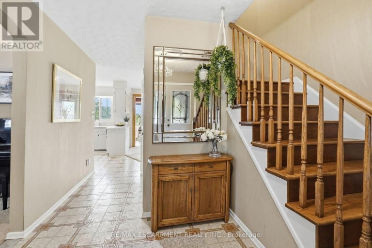 57 NEIL AVENUE, Hamilton (Stoney Creek), Ontario, L8G2N1