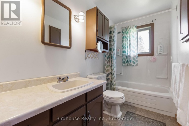24 GILLIS STREET, Kawartha Lakes (Fenelon), Ontario, K0M1G0