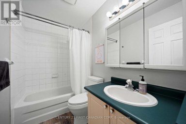 6297 WILLIAM STREET Lucan Biddulph (Lucan) Ontario photo 35