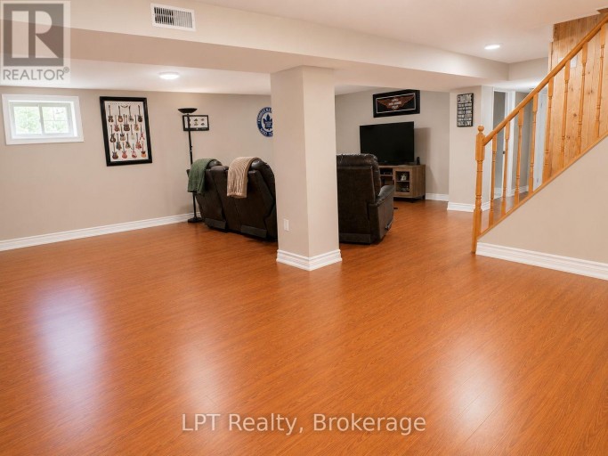 256 FAREWELL STREET, Oshawa (Donevan), Ontario, L1H6L9