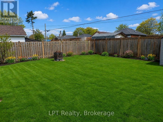 256 FAREWELL STREET, Oshawa (Donevan), Ontario, L1H6L9