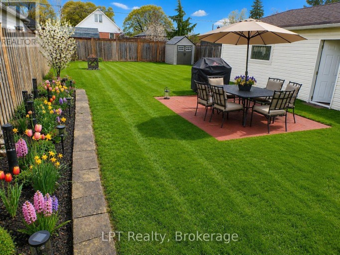 256 FAREWELL STREET, Oshawa (Donevan), Ontario, L1H6L9