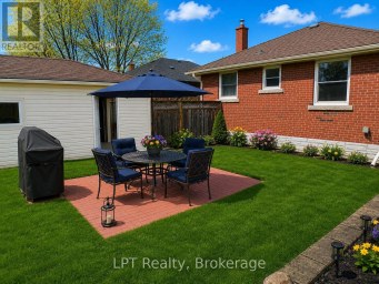 256 FAREWELL STREET Oshawa (Donevan) Ontario photo 3