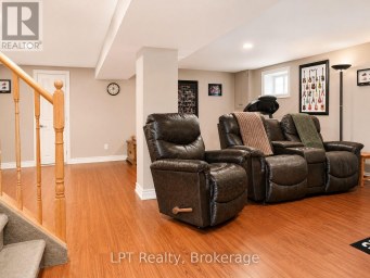 256 FAREWELL STREET Oshawa (Donevan) Ontario photo 9