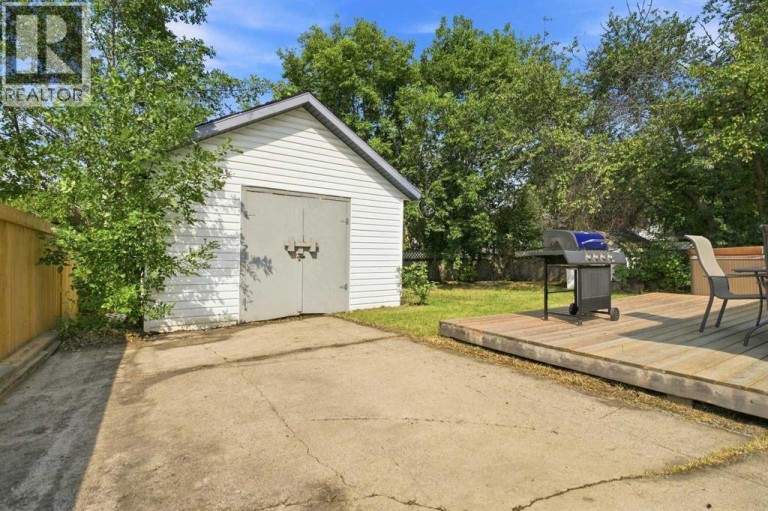9822 80 Avenue, Grande Prairie, Alberta, T8V3S5