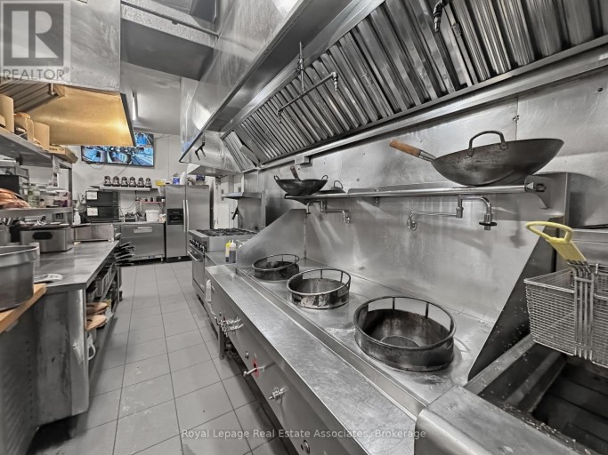 1850 DUNDAS STREET, Mississauga (Dixie), Ontario, L4X1L9