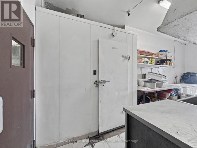 1850 DUNDAS STREET, Mississauga (Dixie), Ontario, L4X1L9