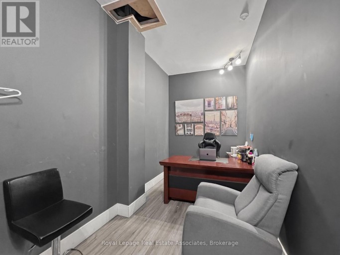 1850 DUNDAS STREET, Mississauga (Dixie), Ontario, L4X1L9