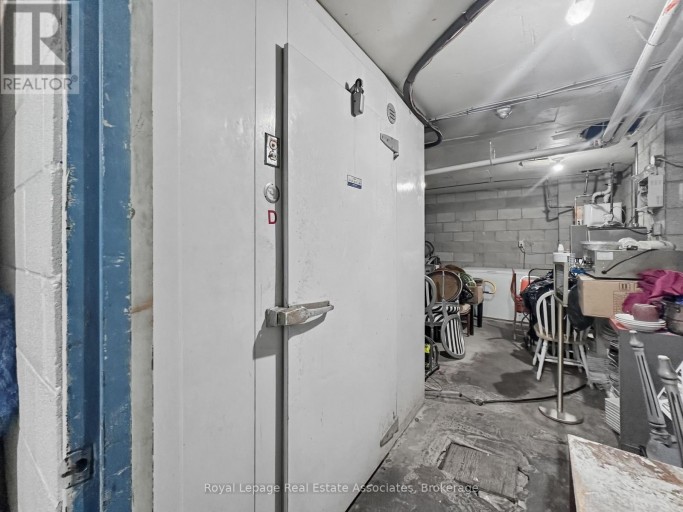 1850 DUNDAS STREET, Mississauga (Dixie), Ontario, L4X1L9
