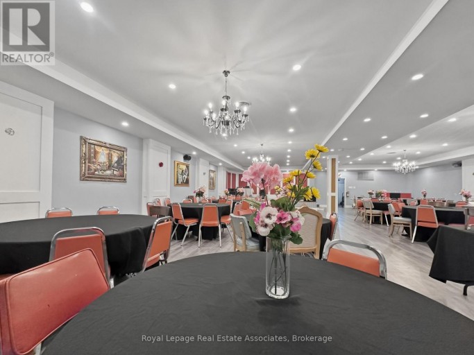 1850 DUNDAS STREET, Mississauga (Dixie), Ontario, L4X1L9