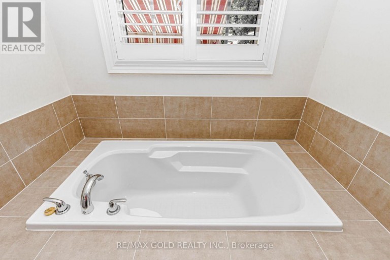 10 FALKLAND ROAD, Brampton (Toronto Gore Rural Estate), Ontario, L6P4C3