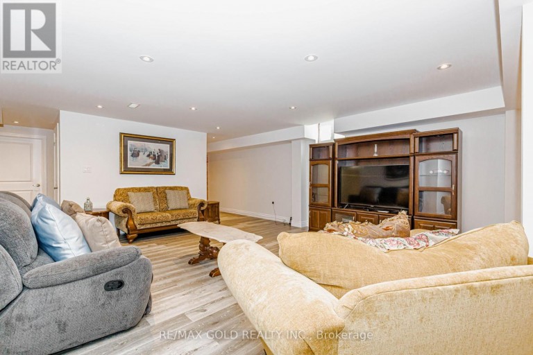 10 FALKLAND ROAD, Brampton (Toronto Gore Rural Estate), Ontario, L6P4C3