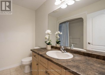 1310 SHORE ROAD London South (South A) Ontario photo 18