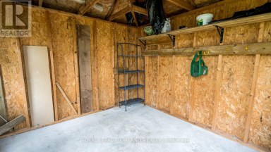 1310 SHORE ROAD London South (South A) Ontario photo 29