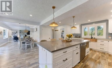 23 WEST COVE Cambridge Ontario photo 5