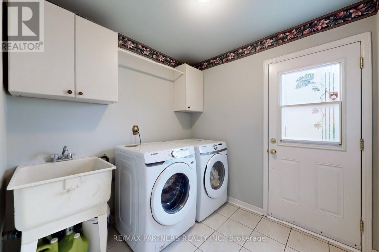 15 RIBBLESDALE DRIVE, Whitby (Pringle Creek), Ontario, L1N6Z3