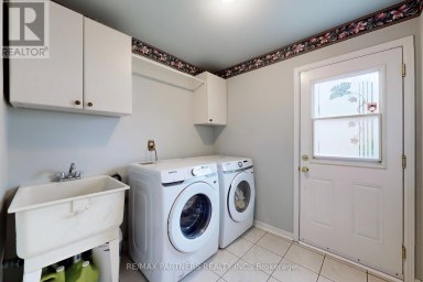 15 RIBBLESDALE DRIVE Whitby (Pringle Creek) Ontario photo 13