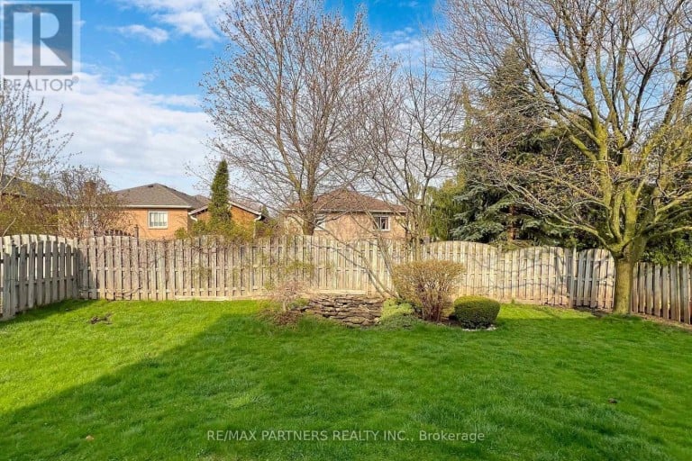 15 RIBBLESDALE DRIVE, Whitby (Pringle Creek), Ontario, L1N6Z3