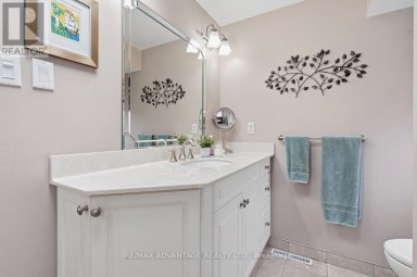 35 COWAN PLACE London South (South R) Ontario photo 35