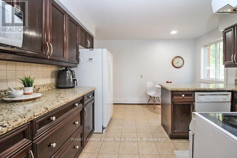 1561 CHERRYHILL ROAD, Peterborough (Monaghan Ward 2), Ontario, K9K1A7