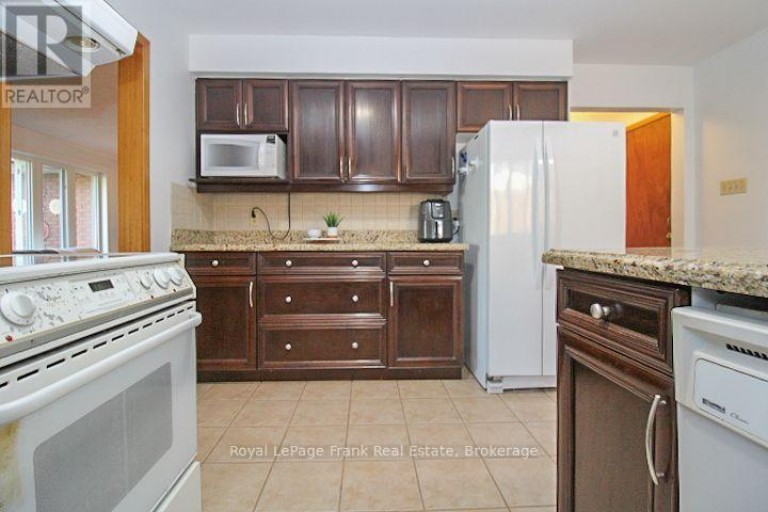 1561 CHERRYHILL ROAD, Peterborough (Monaghan Ward 2), Ontario, K9K1A7