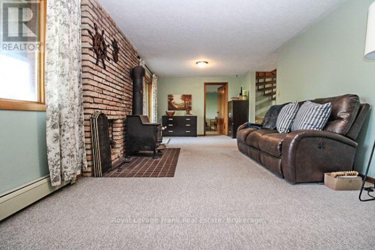 1561 CHERRYHILL ROAD, Peterborough (Monaghan Ward 2), Ontario, K9K1A7