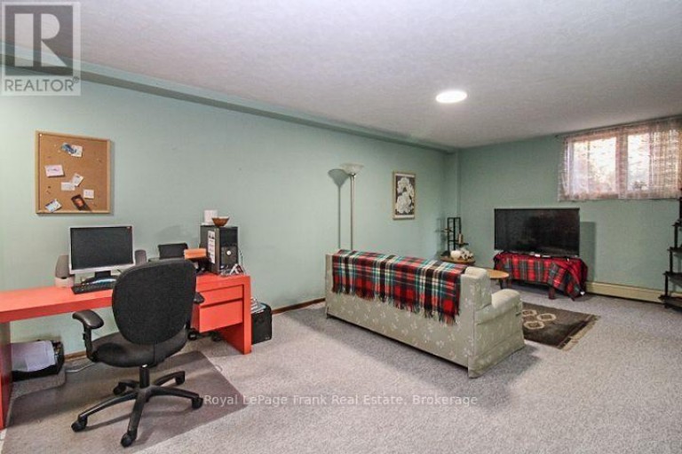 1561 CHERRYHILL ROAD, Peterborough (Monaghan Ward 2), Ontario, K9K1A7