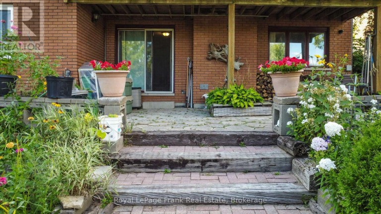 1561 CHERRYHILL ROAD, Peterborough (Monaghan Ward 2), Ontario, K9K1A7