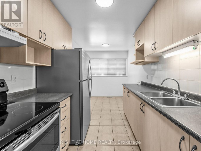 10 - 10 FLEETWOOD CRESCENT, Brampton (Southgate), Ontario, L6T2E5