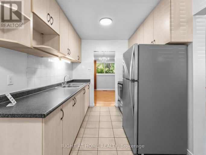 10 - 10 FLEETWOOD CRESCENT, Brampton (Southgate), Ontario, L6T2E5