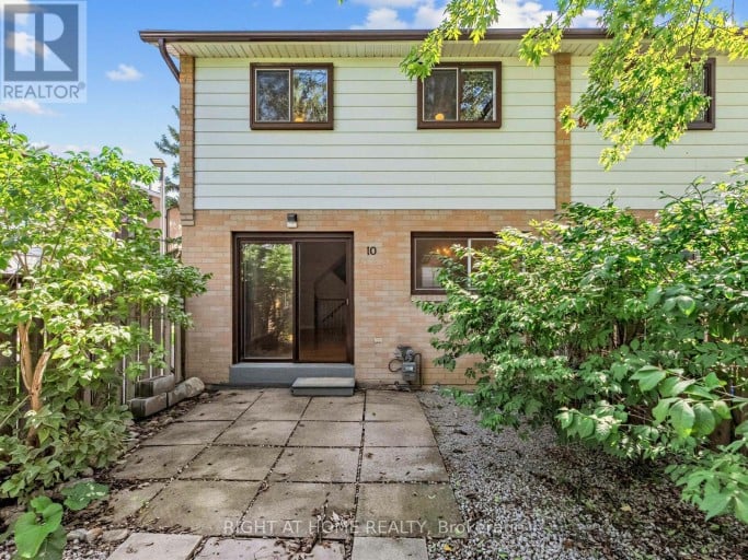 10 - 10 FLEETWOOD CRESCENT, Brampton (Southgate), Ontario, L6T2E5