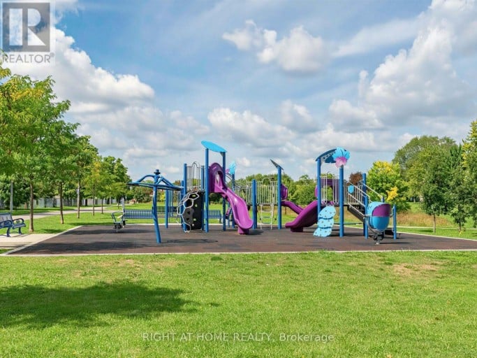 10 - 10 FLEETWOOD CRESCENT, Brampton (Southgate), Ontario, L6T2E5