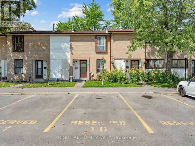 10 - 10 FLEETWOOD CRESCENT, Brampton (Southgate), Ontario, L6T2E5