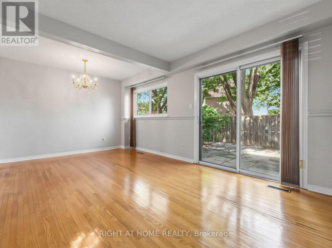 10 - 10 FLEETWOOD CRESCENT, Brampton (Southgate), Ontario, L6T2E5