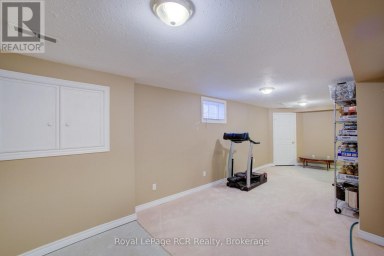 952 GZOWSKI STREET Centre Wellington (Fergus) Ontario photo 18