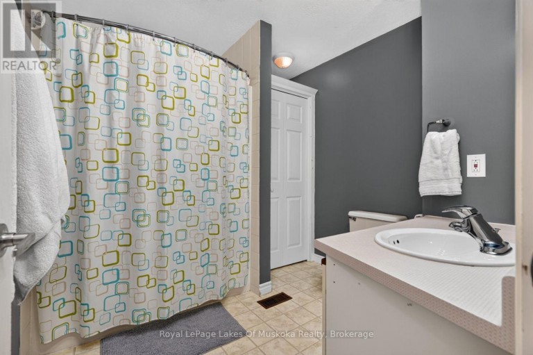 570 JOHN STREET S, Gravenhurst (Muskoka (S)), Ontario, P1P1J9