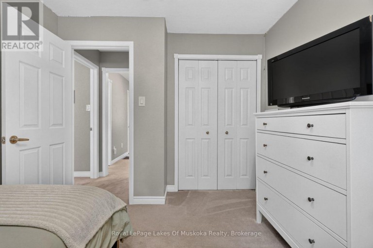 570 JOHN STREET S, Gravenhurst (Muskoka (S)), Ontario, P1P1J9