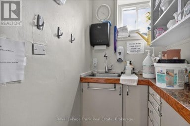 308 CHARLOTTE STREET Peterborough (Town Ward 3) Ontario photo 16