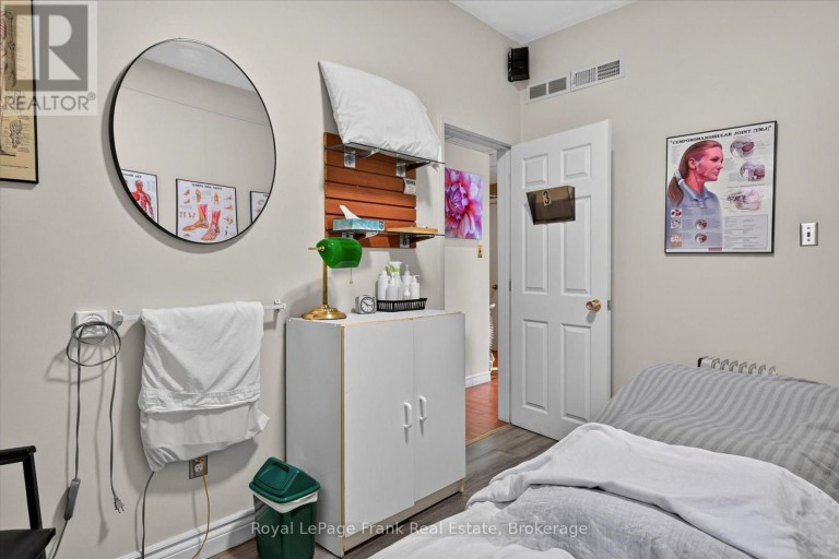 308 CHARLOTTE STREET, Peterborough (Town Ward 3), Ontario, K9J2V7
