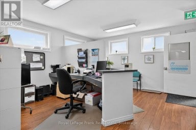 308 CHARLOTTE STREET Peterborough (Town Ward 3) Ontario photo 23