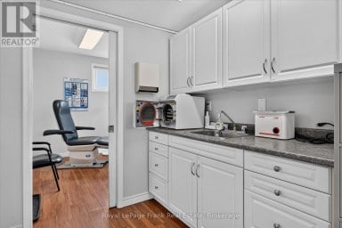 308 CHARLOTTE STREET Peterborough (Town Ward 3) Ontario photo 25