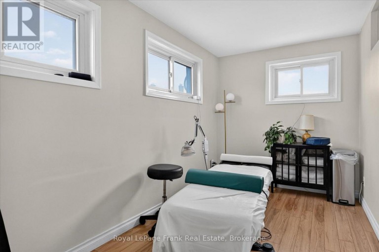 308 CHARLOTTE STREET, Peterborough (Town Ward 3), Ontario, K9J2V7